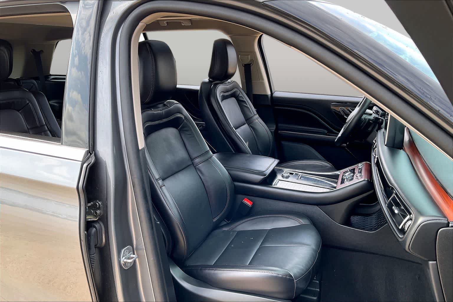 Used 2024 Lincoln Aviator Reserve AWD/4WD image 19