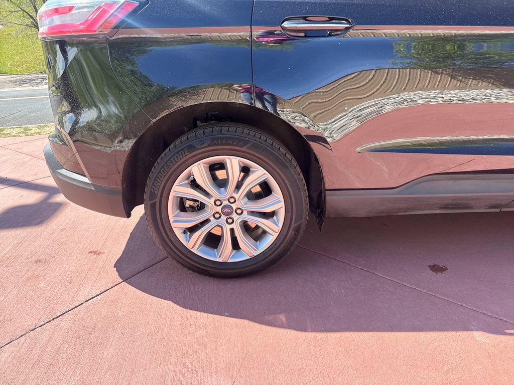 Used 2022 Ford Edge Titanium w/ Equipment Group 301A AWD/4WD image 33