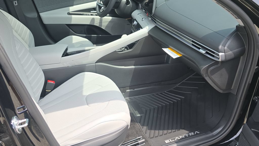 New 2026 Hyundai Elantra Limited FWD image 13