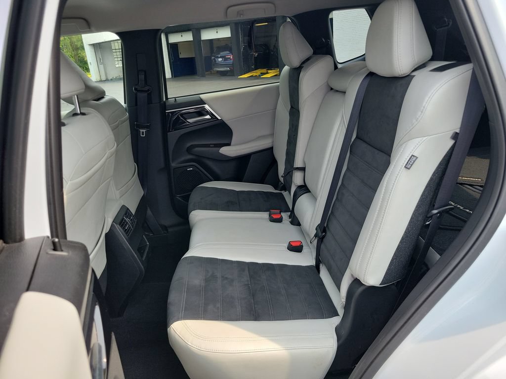 Used 2025 Mitsubishi Outlander SE AWD/4WD image 22
