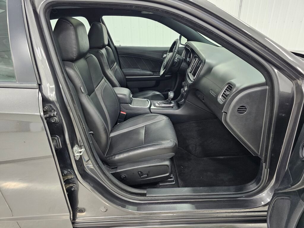 Used 2020 Dodge Charger SXT w/ Plus Group image 7
