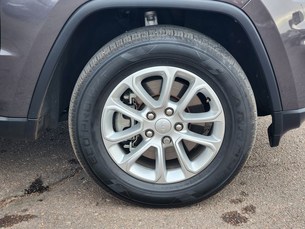 Used 2021 Jeep Grand Cherokee Laredo image 30