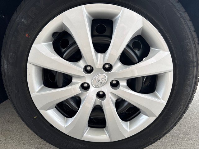 Used 2024 Toyota Corolla LE FWD image 5