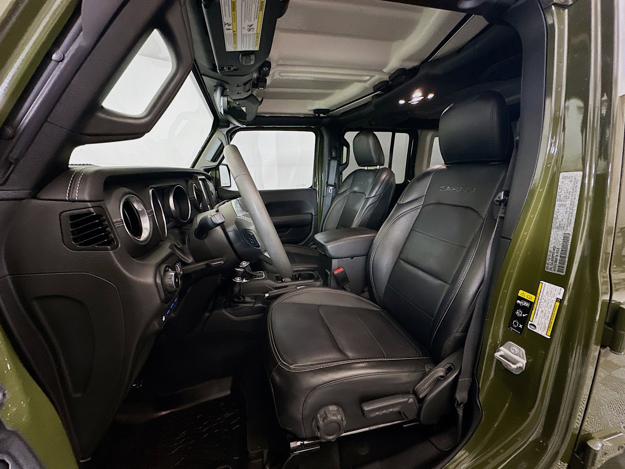 Used 2023 Jeep Wrangler Sahara image 13