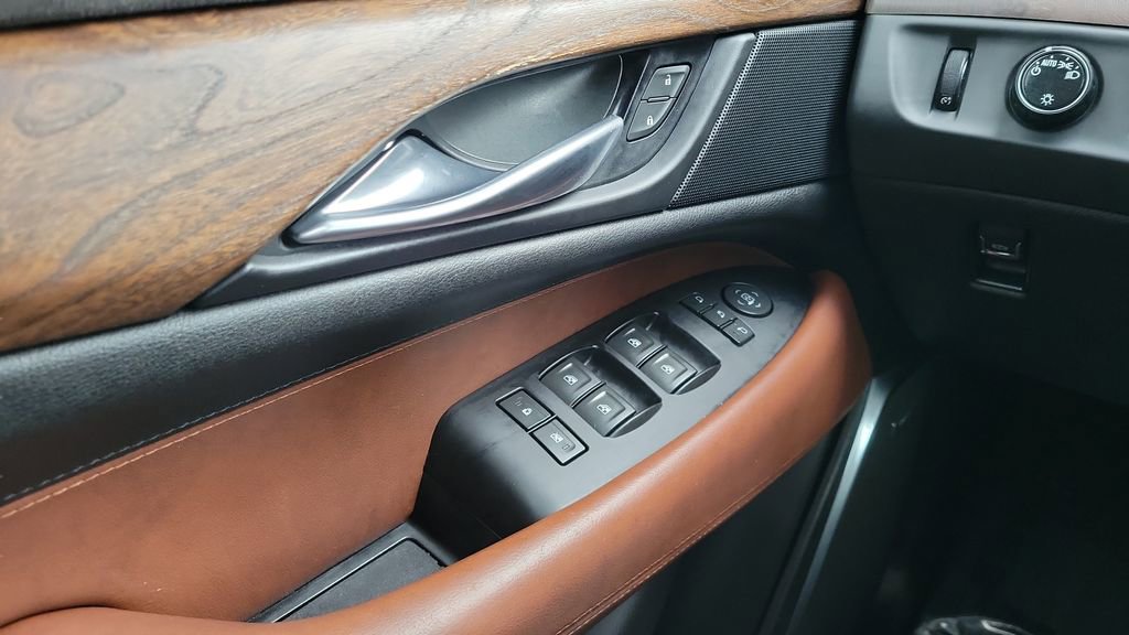 Used 2018 Cadillac Escalade Premium Luxury RWD image 20