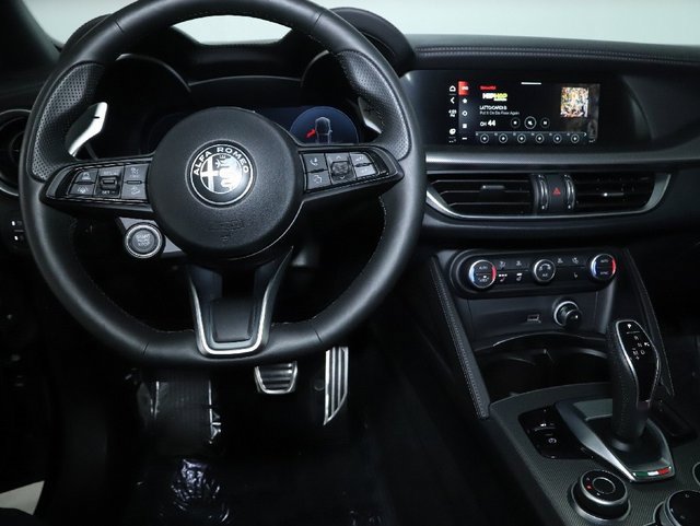 Used 2024 Alfa Romeo Stelvio Veloce image 30