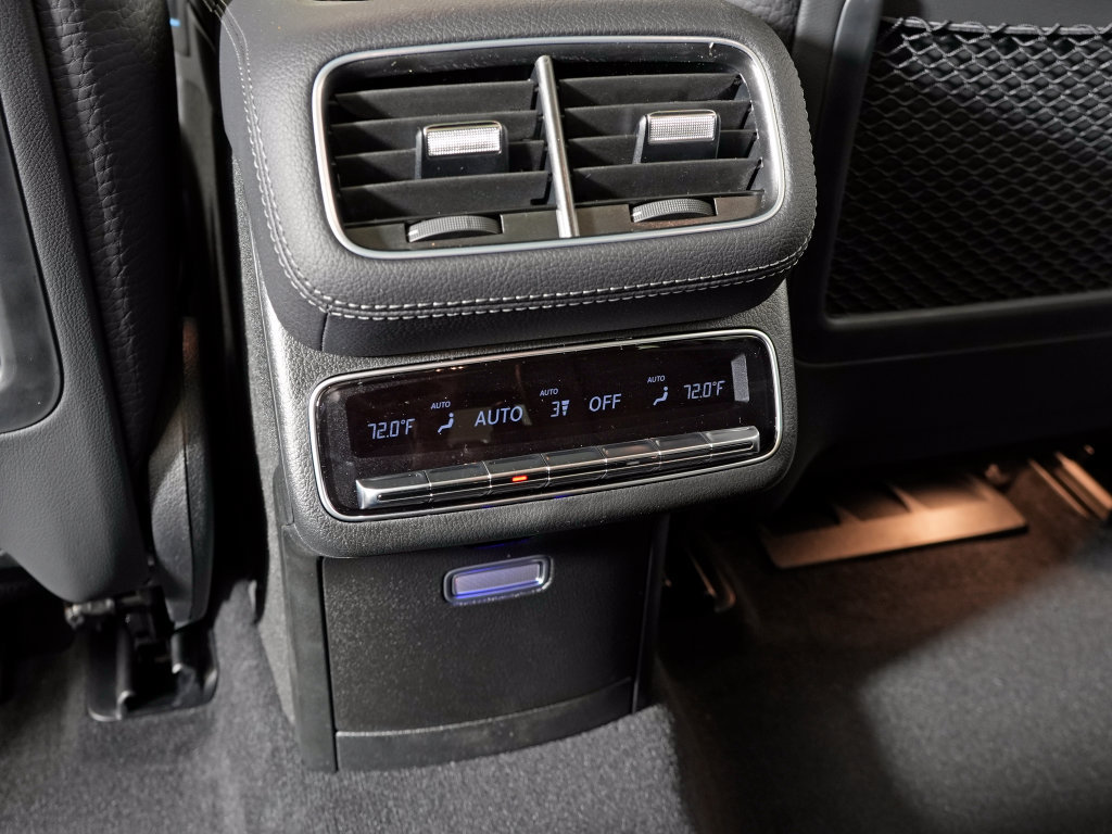 Certified 2026 Mercedes-Benz GLS 450 4MATIC image 31