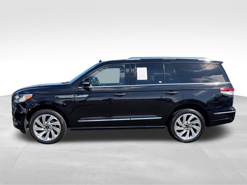 Used 2024 Lincoln Navigator Reserve AWD/4WD image 5