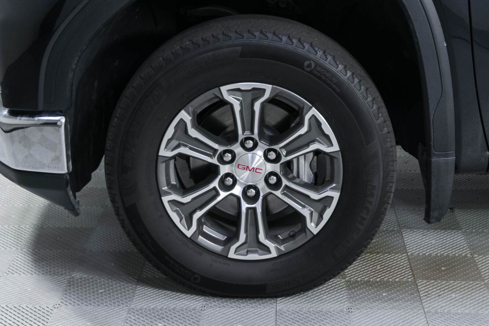 Used 2025 GMC Sierra 1500 SLT RWD image 35