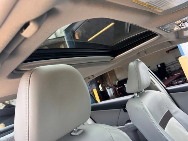 Used 2012 Toyota Camry XLE w/ Leather Pkg FWD image 31