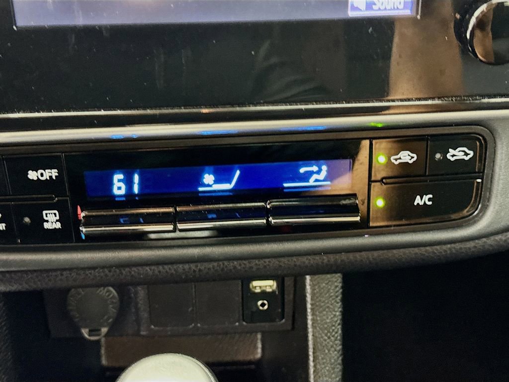 Used 2019 Toyota Corolla LE FWD image 18