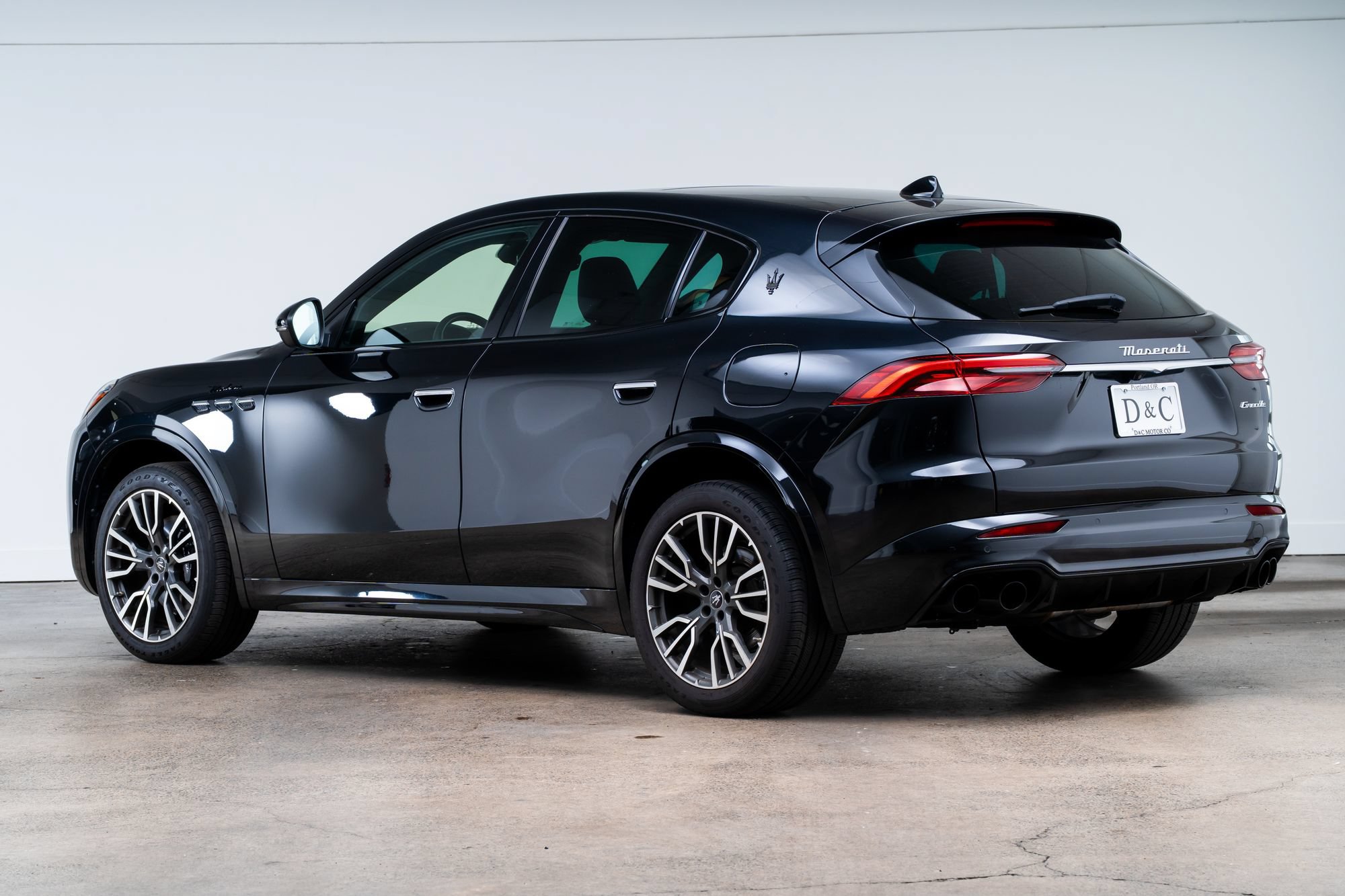 Used 2023 Maserati Grecale Modena AWD/4WD image 4