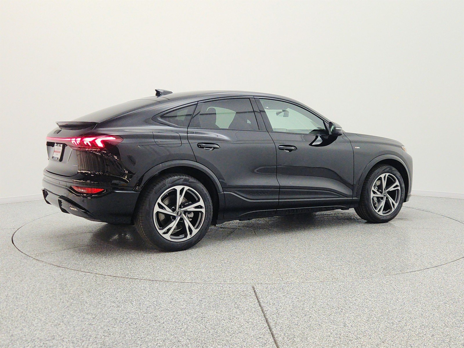 New 2027 Audi Q6 e-tron Prestige AWD/4WD image 5