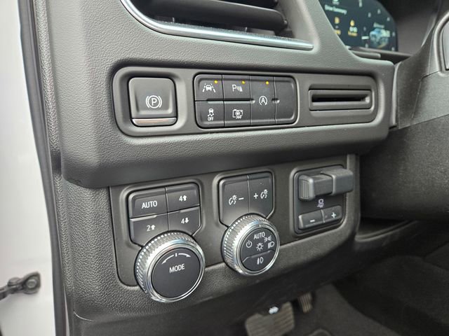 Used 2024 GMC Yukon SLT w/ SLT Luxury Package image 15