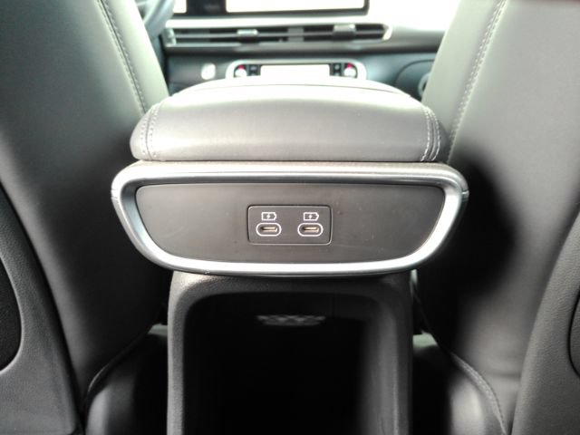 Used 2024 Genesis GV60 RWD image 28