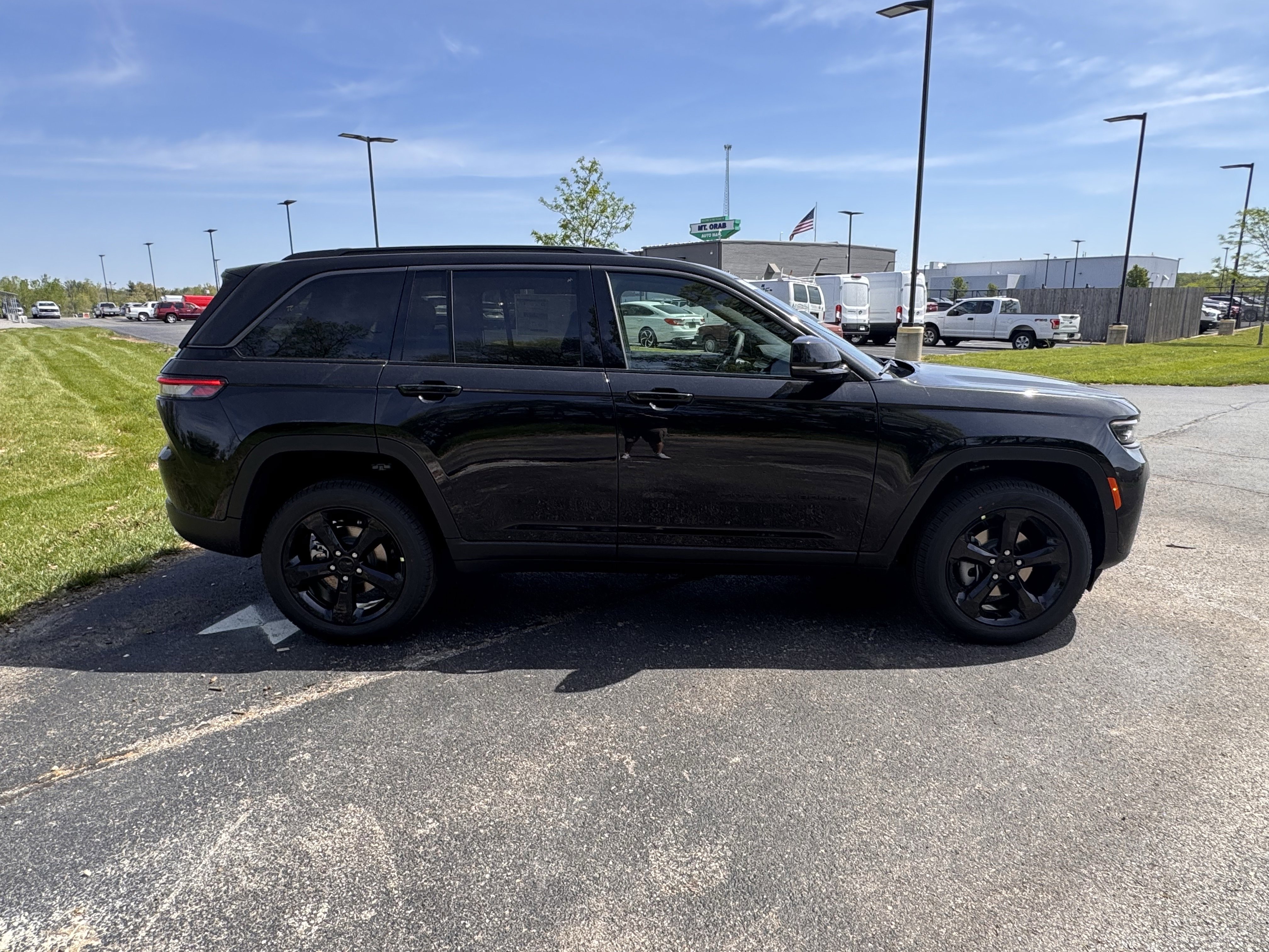 New 2026 Jeep Grand Cherokee Limited AWD/4WD image 6