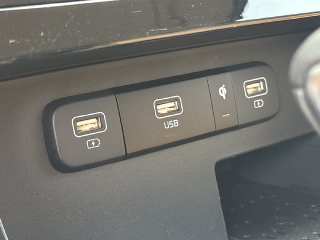 Used 2024 Kia Carnival EX FWD image 38
