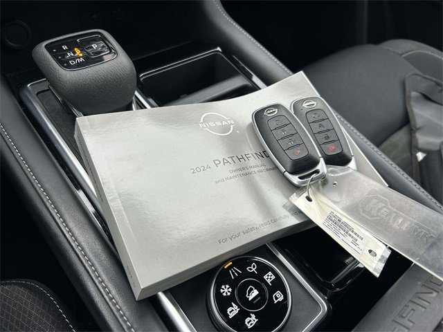 Used 2024 Nissan Pathfinder SV w/ Lighting Package (N92) image 5