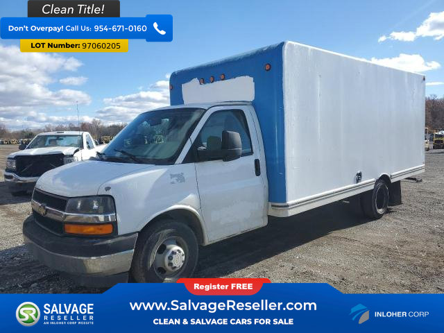 Used 2017 Chevrolet Express 3500 Extended image 1