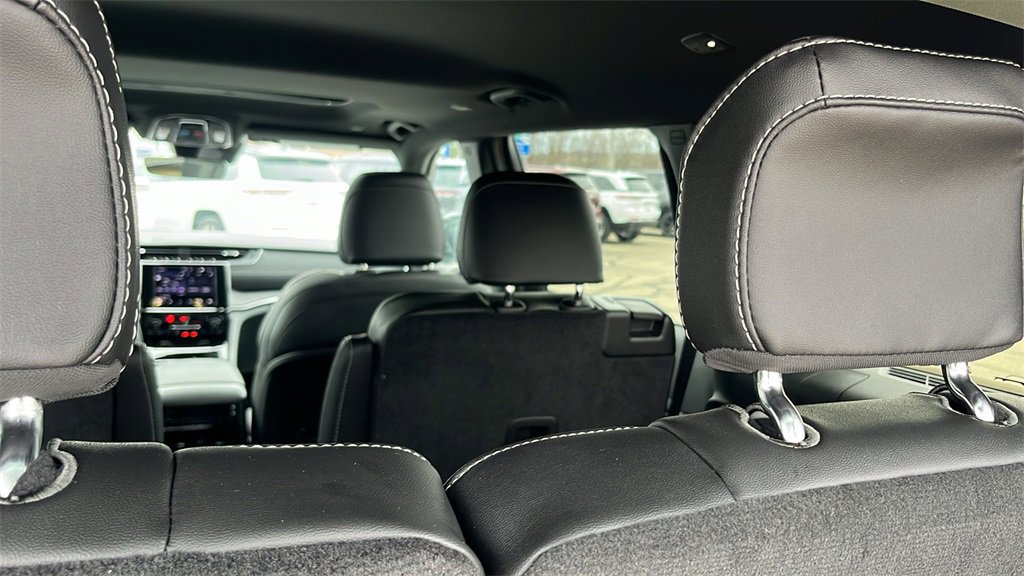 New 2025 Jeep Grand Cherokee L Altitude image 38