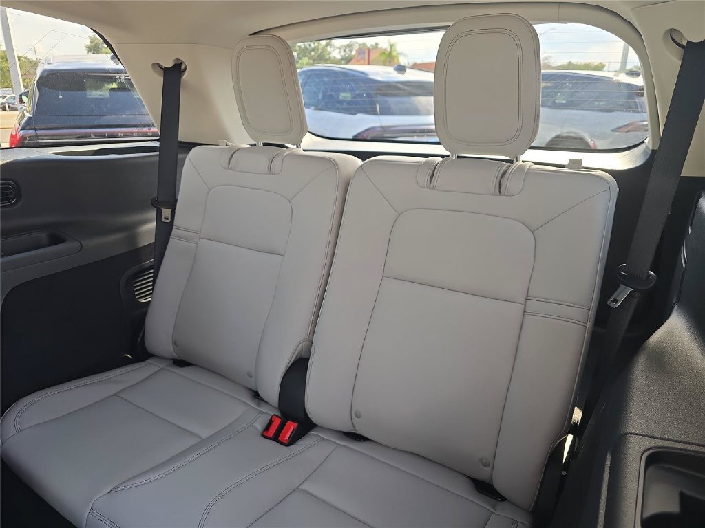 New 2027 Lincoln Aviator 2WD image 9