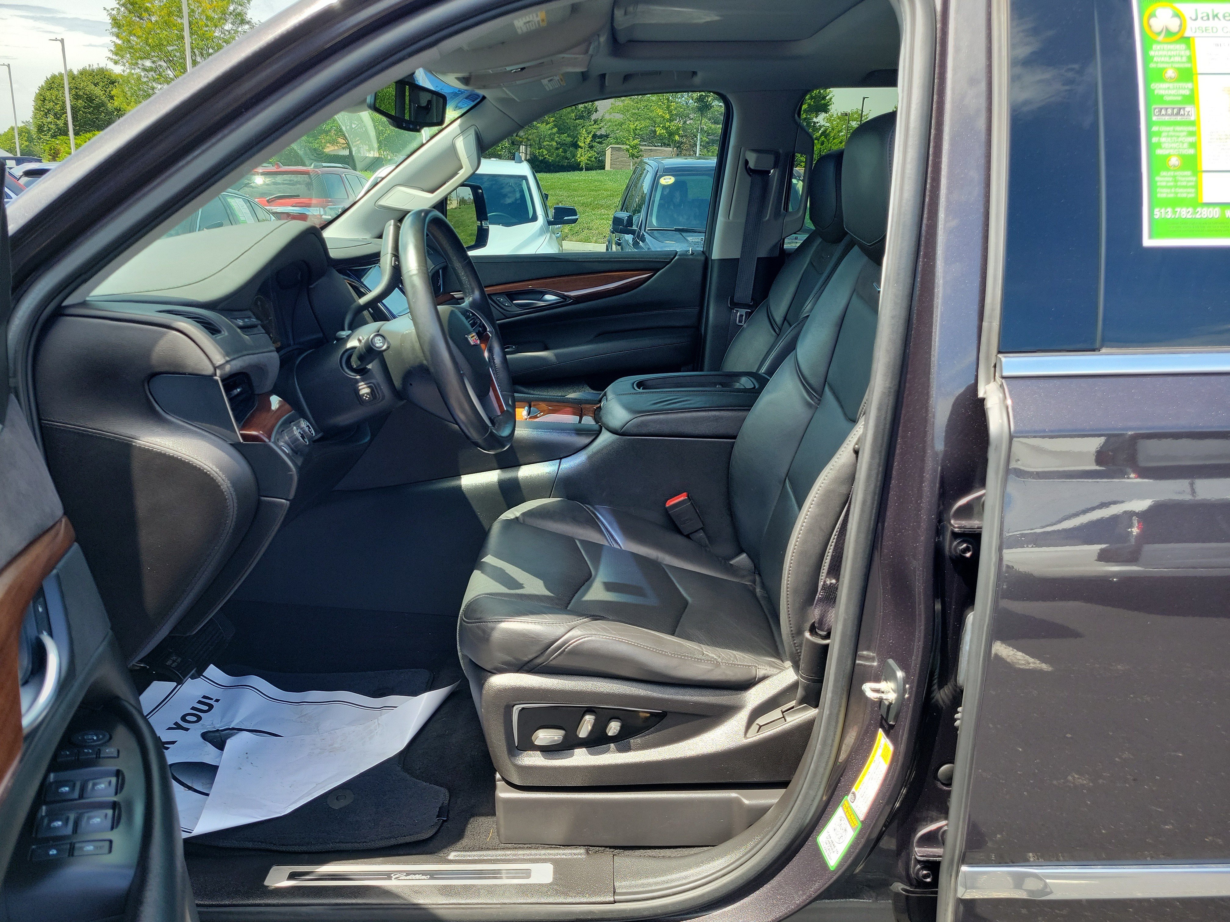 Used 2015 Cadillac Escalade Luxury AWD/4WD image 17