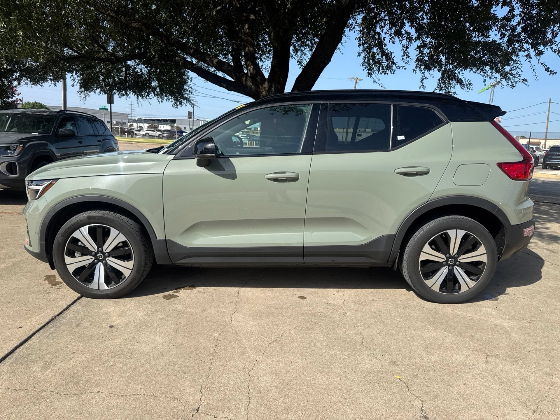 Certified 2023 Volvo XC40 Recharge Plus w/ Protection Package Premier AWD/4WD image 8