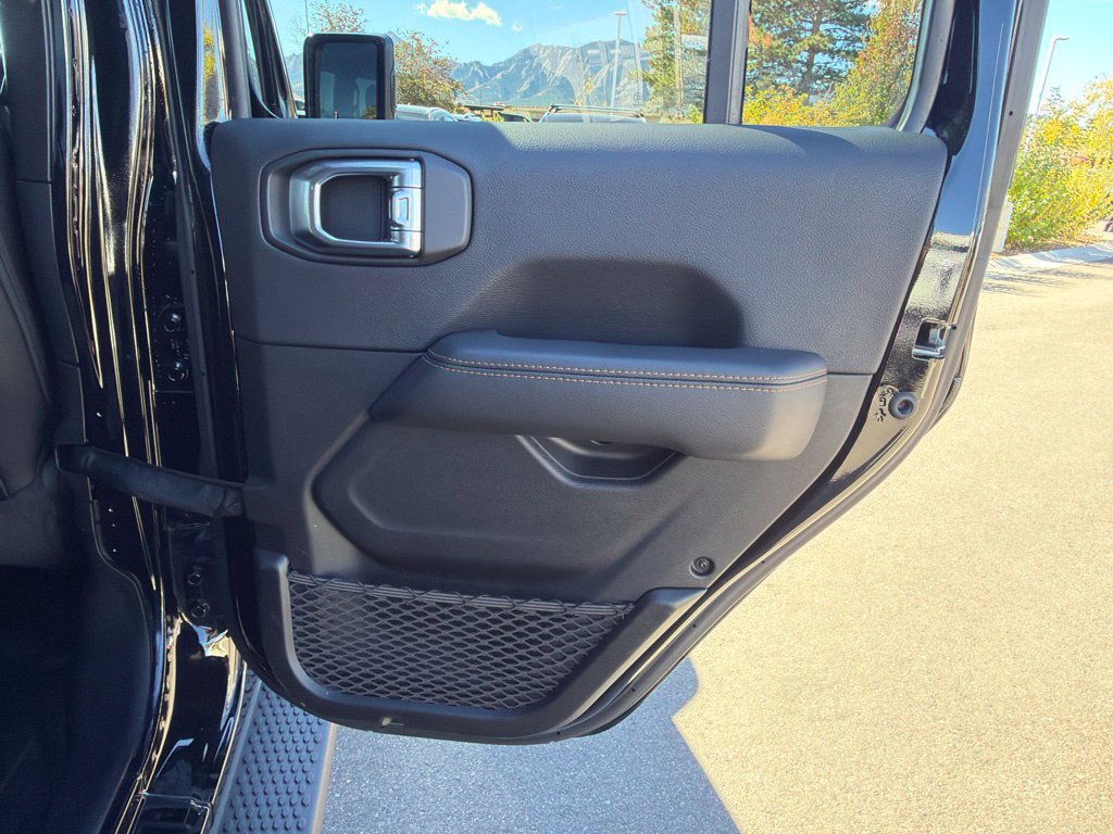 Used 2021 Jeep Wrangler Unlimited Sahara AWD/4WD image 14