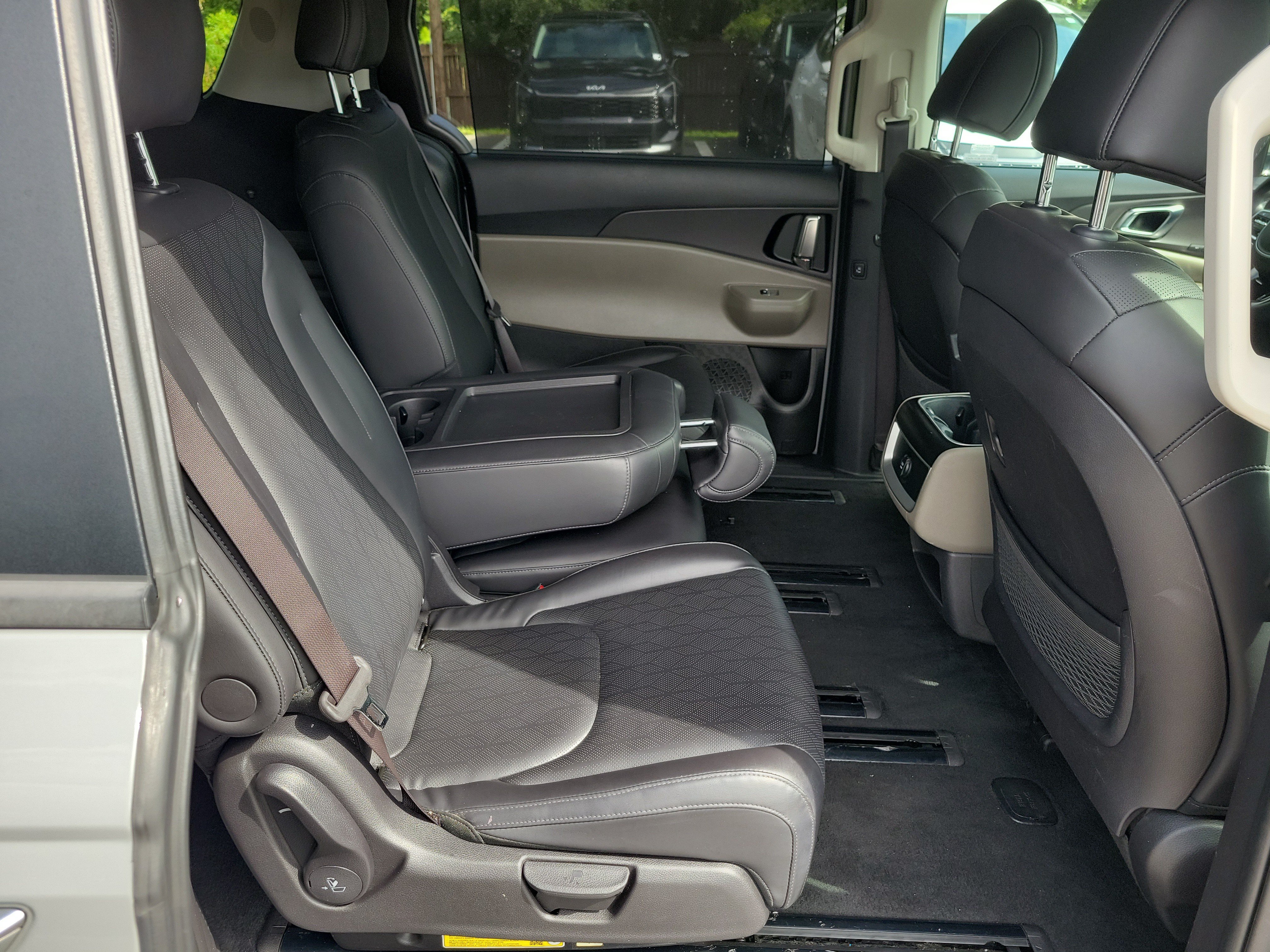 Certified 2025 Kia Carnival EX FWD image 12
