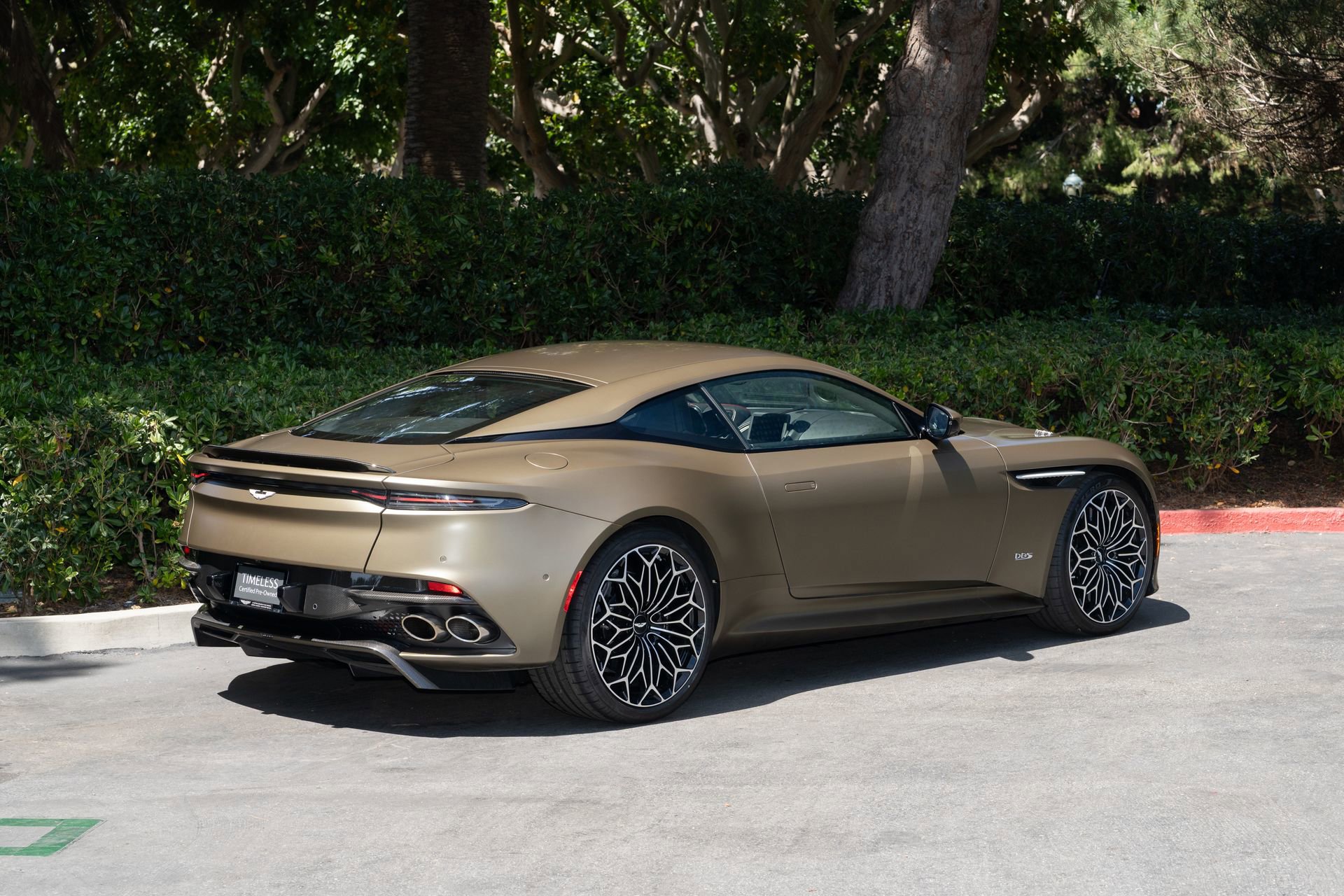 Used 2020 Aston Martin DBS Superleggera RWD image 3