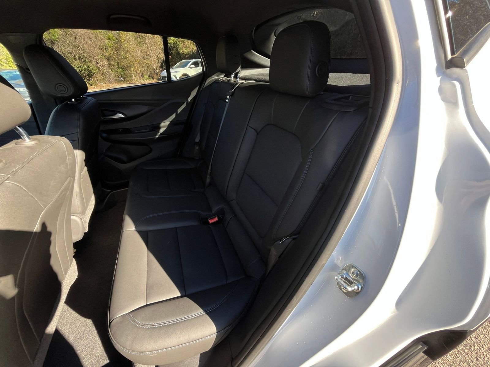 Used 2025 Buick Envista Sport Touring image 32