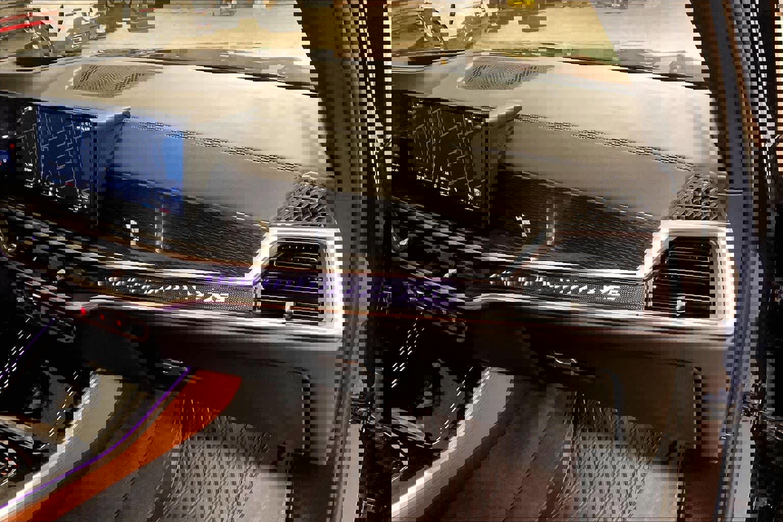 Used 2024 BMW X5 xDrive40i w/ Executive Package image 18