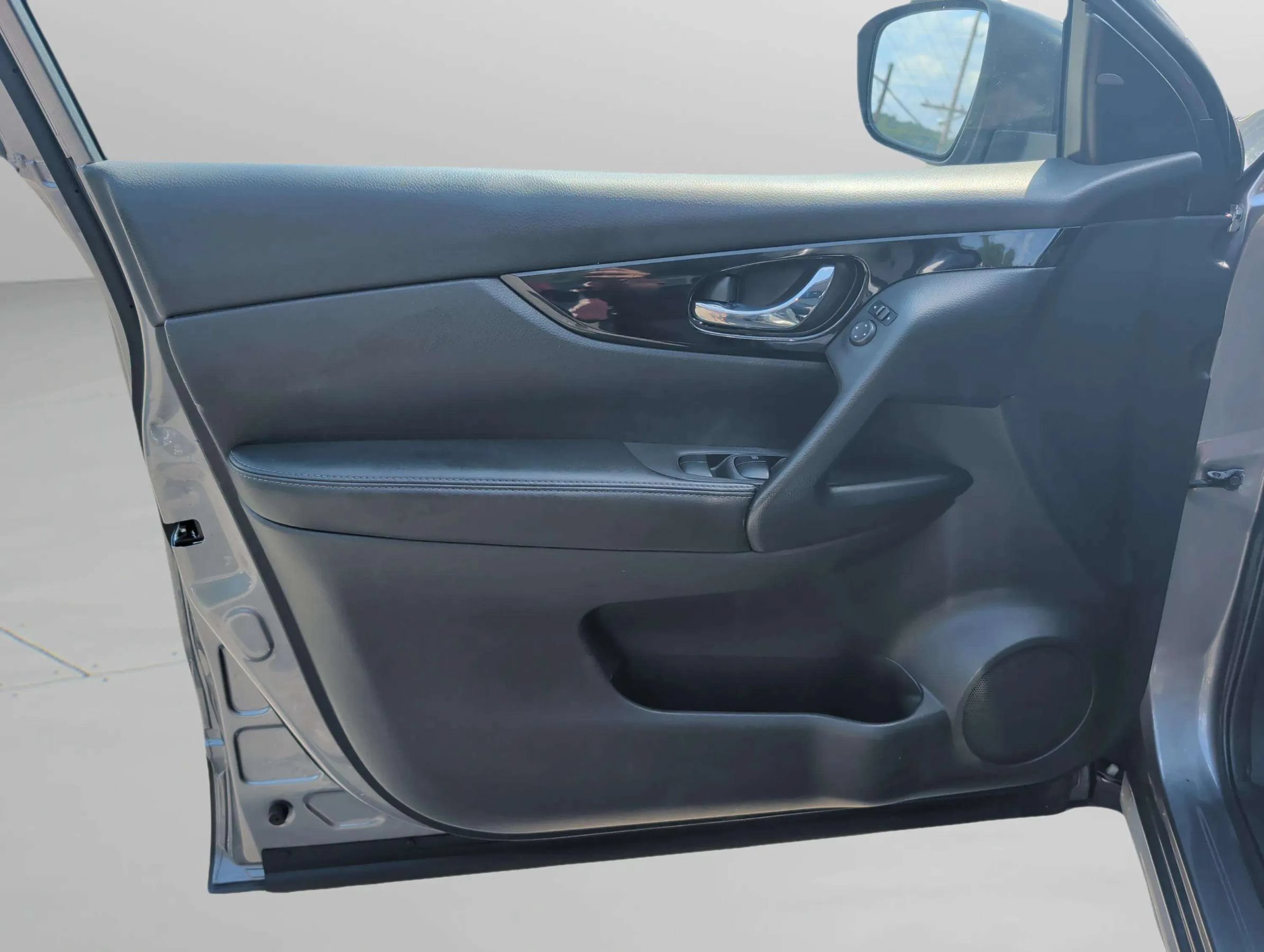 Used 2021 Nissan Rogue Sport SV FWD image 33