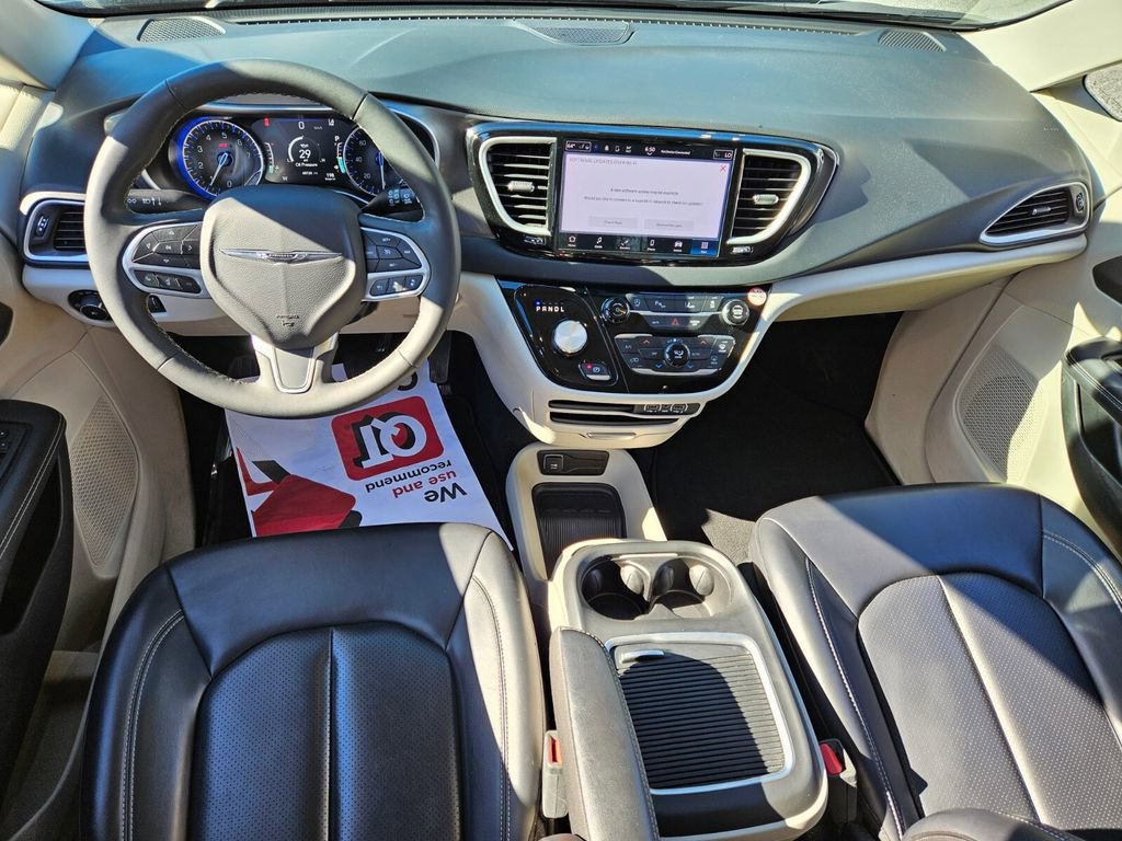 Used 2023 Chrysler Pacifica Touring-L image 10