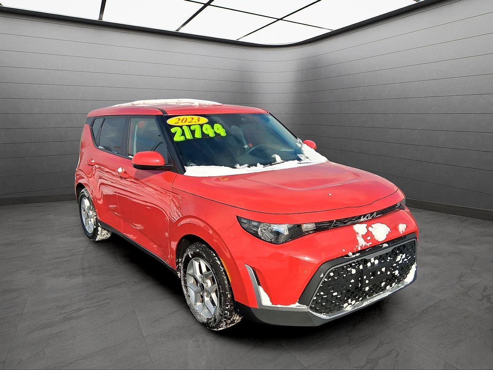 Used 2023 Kia Soul LX w/ LX Technology Package image 13