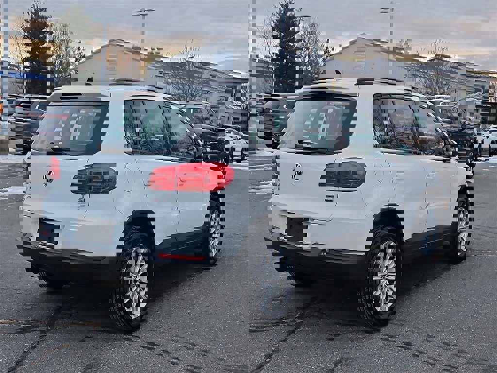 Used 2017 Volkswagen Tiguan Limited w/ Premium Package image 6