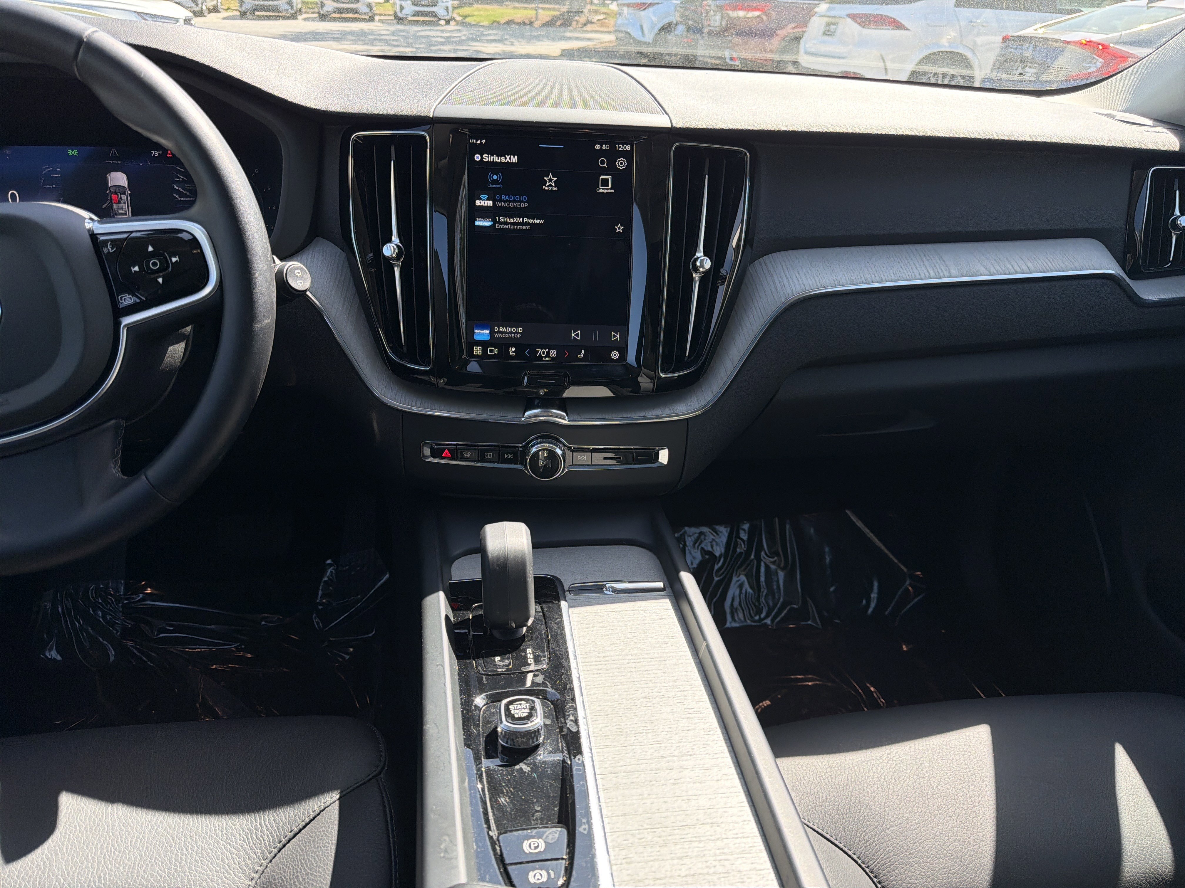 Certified 2025 Volvo XC60 B5 Plus image 31