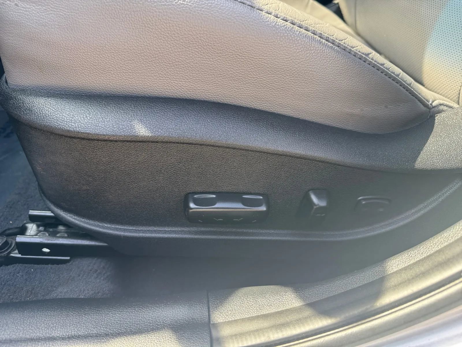 Used 2016 Hyundai Elantra Limited FWD image 21