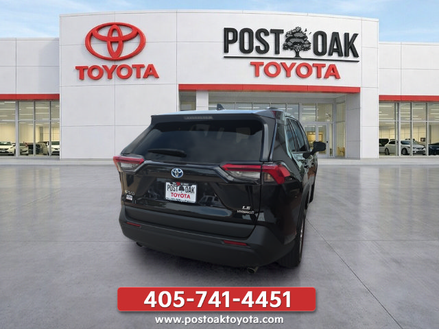 Used 2021 Toyota RAV4 LE AWD/4WD image 6