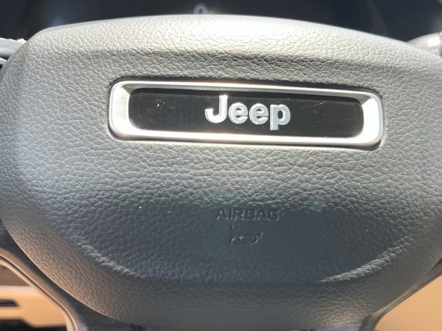 Used 2022 Jeep Grand Cherokee L Limited AWD/4WD image 39