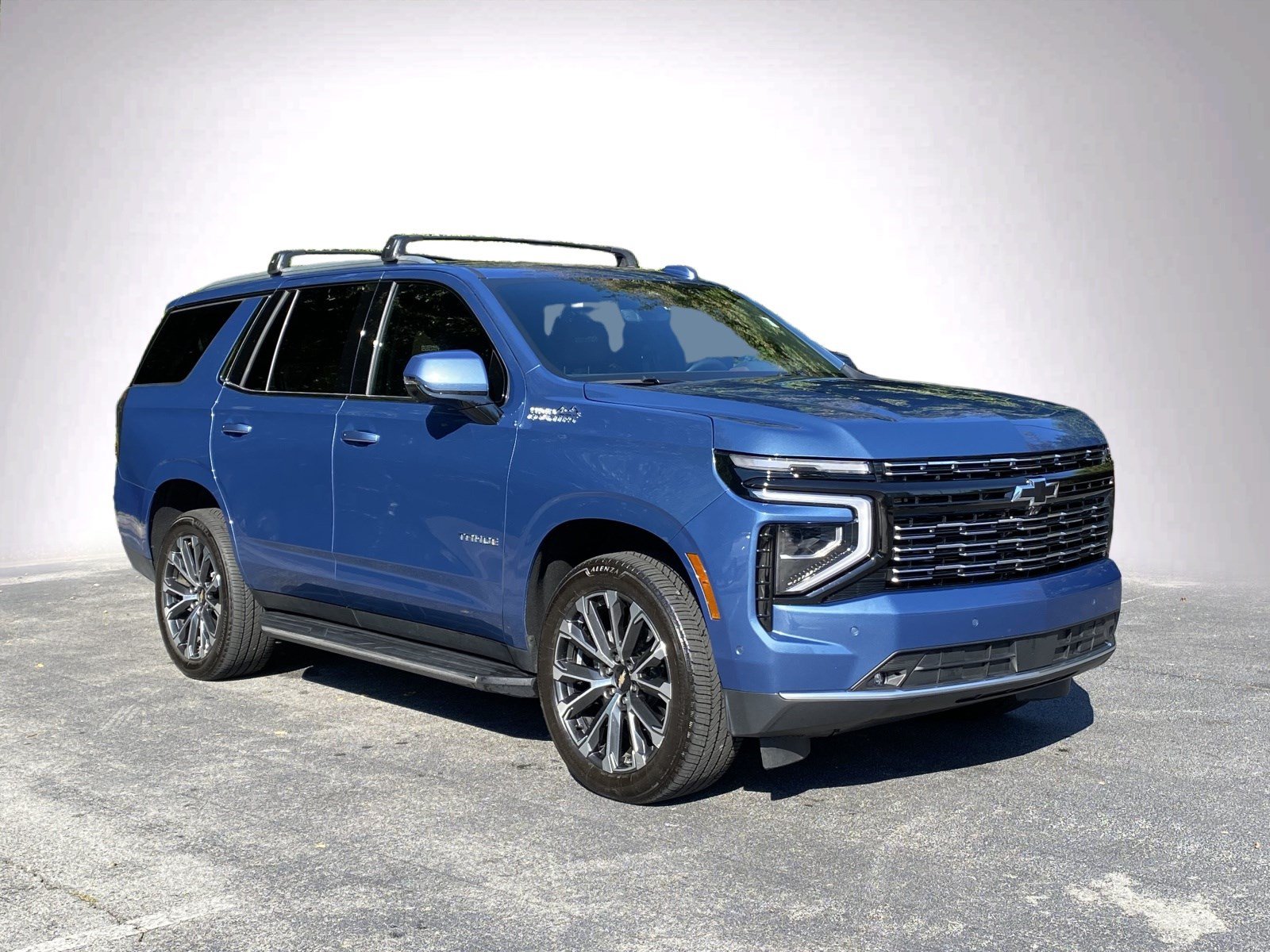 Used 2025 Chevrolet Tahoe High Country AWD/4WD image 2