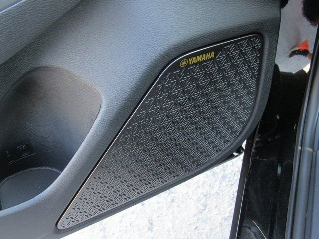 New 2025 Mitsubishi Outlander SE image 13