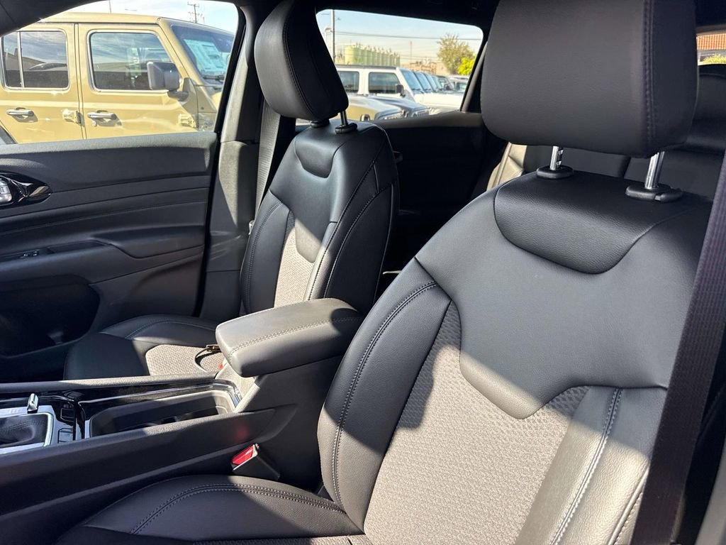 New 2026 Jeep Compass Latitude image 24