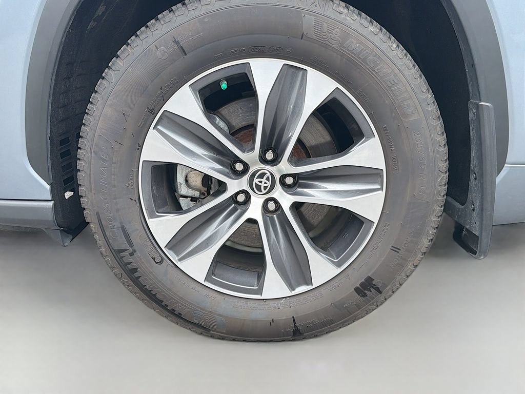 Used 2022 Toyota Highlander XLE AWD/4WD image 35
