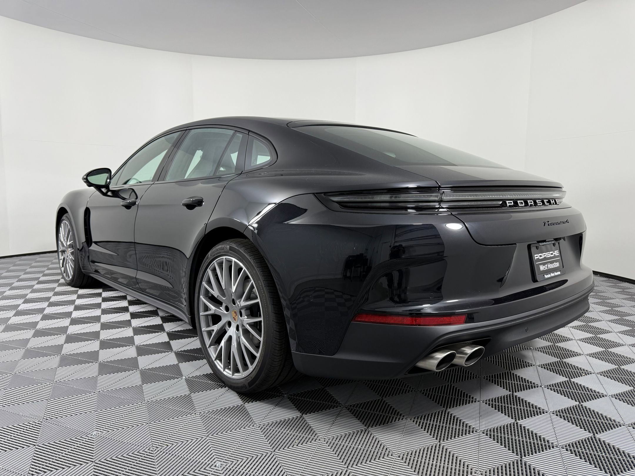 New 2026 Porsche Panamera 4 image 3
