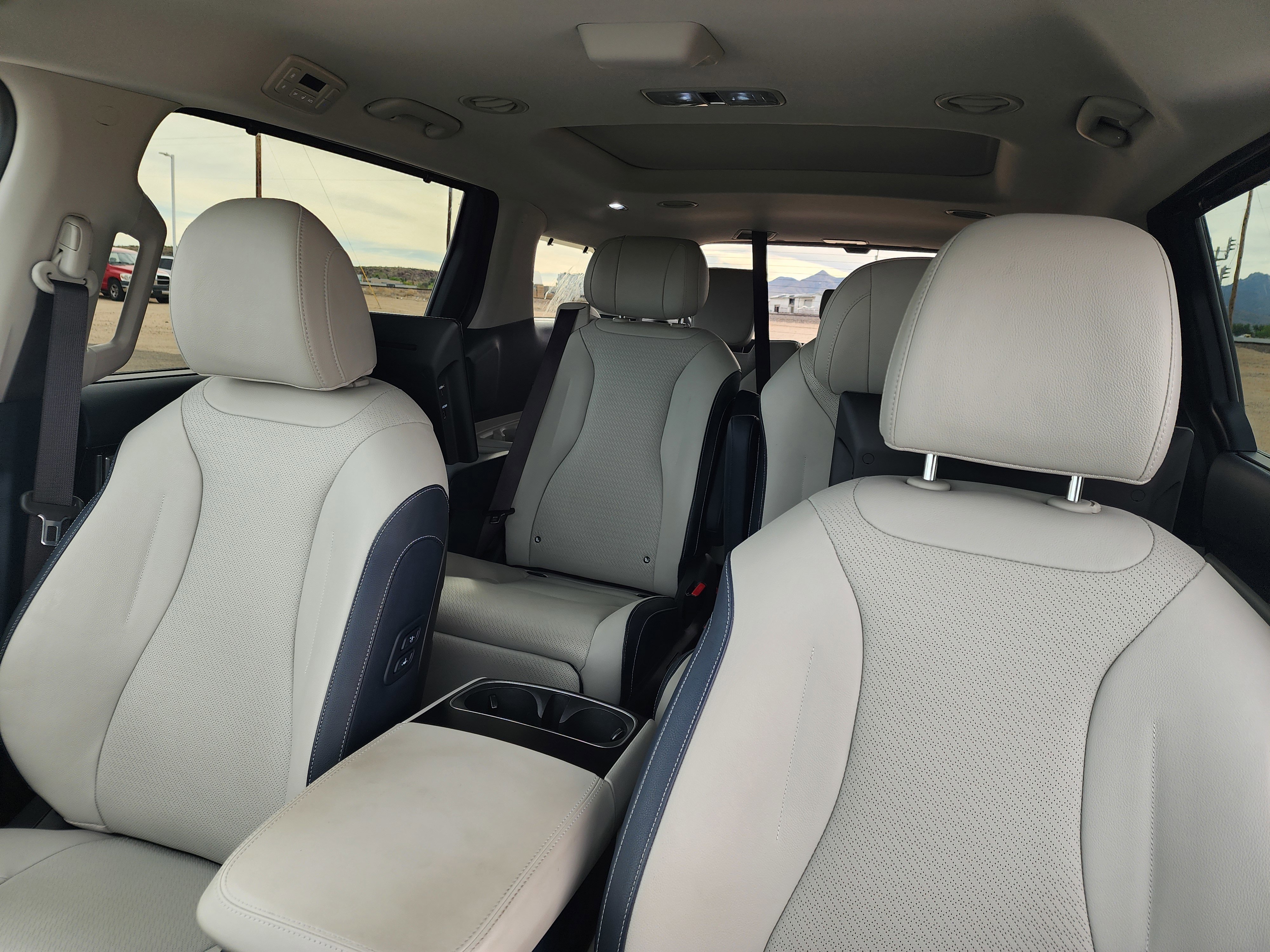 Used 2025 Kia Carnival SX Prestige FWD image 19