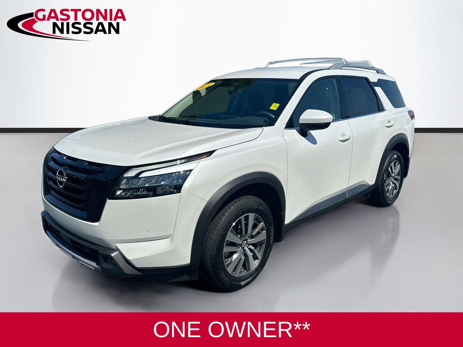 Used 2025 Nissan Pathfinder SL w/ Black Appearance Package FWD image 3