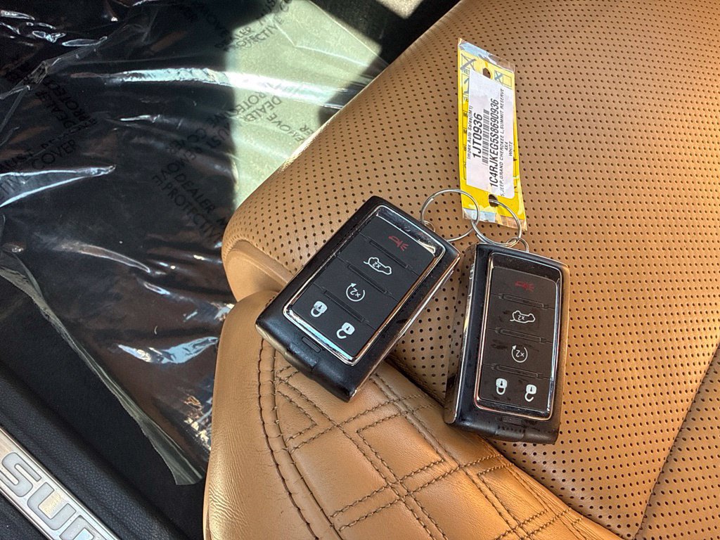 Used 2025 Jeep Grand Cherokee L Summit AWD/4WD image 30