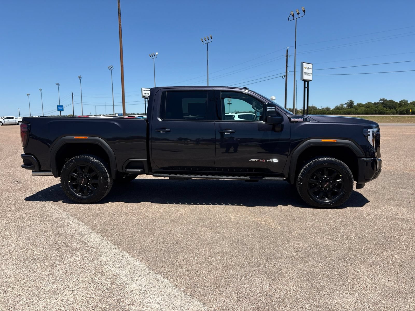 New 2026 GMC Sierra 2500 AT4 w/ AT4 Premium Plus Package AWD/4WD image 6