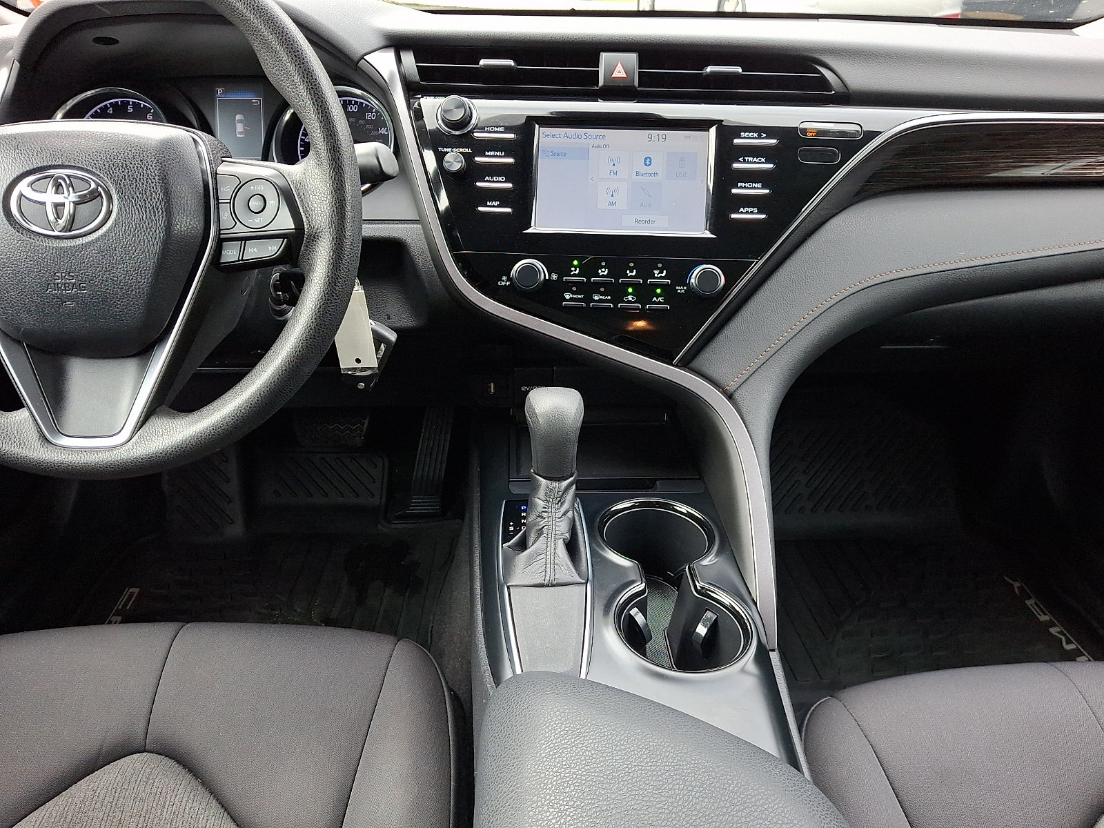 Used 2019 Toyota Camry LE FWD image 15